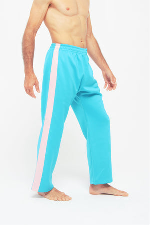 Contemporary Dance Pants es un pantalón de danza técnico unisex para entrenamiento de baile, danza contemporánea, acrobacia, yoga, artes marciales, pilates y cualquier disciplina vinculada al movimiento. Ideal para el trabajo de suelo, con un tejido resistente, deslizante y super absorbente. Color Turquesa y Rosa.