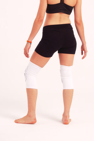Rodilleras para danza, acrobacia, gimnasia, teatro físico. Rodillera para bailarines deportiva con forma anatómica con parche termo-conformado y protección media de la rótula y ligamentos.