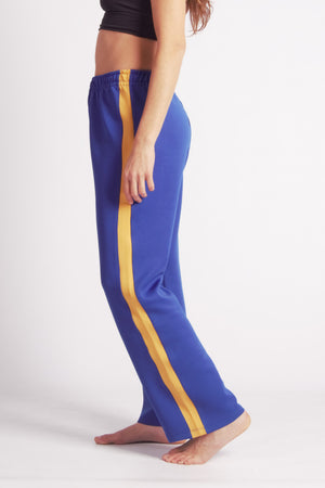 Flying Dance Pants es un pantalón de danza técnico unisex para entrenamiento de baile, danza contemporánea, acrobacia, yoga, artes marciales, pilates y cualquier disciplina vinculada al movimiento. Ideal para el trabajo de suelo, con un tejido resistente, deslizante y super absorbente. Color Azul y Mostaza