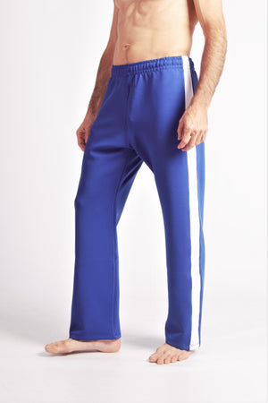 Nuestro Pantalón de Danza Contemporáneaes un pantalón de danza técnico unisex para entrenamiento de baile, danza contemporánea, acrobacia, yoga, artes marciales, pilates y cualquier disciplina vinculada al movimiento. Ideal para el trabajo de suelo, con un tejido resistente, deslizante y super absorbente. Color Azul y Blanco