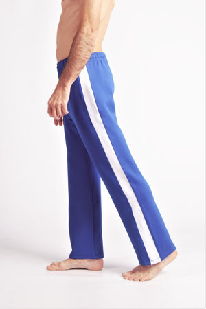 Flying Dance Pants es un pantalón de danza técnico unisex para entrenamiento de baile, danza contemporánea, acrobacia, yoga, artes marciales, pilates y cualquier disciplina vinculada al movimiento. Ideal para el trabajo de suelo, con un tejido resistente, deslizante y super absorbente. Color Azul y Blanco