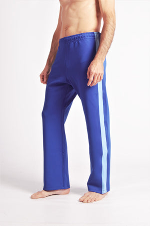 Flying Dance Pants es un pantalón de danza técnico unisex para entrenamiento de baile, danza contemporánea, acrobacia, yoga, artes marciales, pilates y cualquier disciplina vinculada al movimiento. Ideal para el trabajo de suelo, con un tejido resistente, deslizante y super absorbente. Color Azul y Celeste