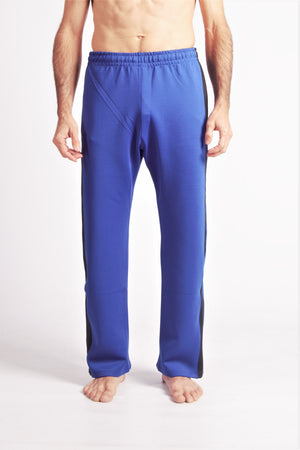 Flying Dance Pants es un pantalón de danza técnico unisex para entrenamiento de baile, danza contemporánea, acrobacia, yoga, artes marciales, pilates y cualquier disciplina vinculada al movimiento. Ideal para el trabajo de suelo, con un tejido resistente, deslizante y super absorbente. Color Azul y Negro.