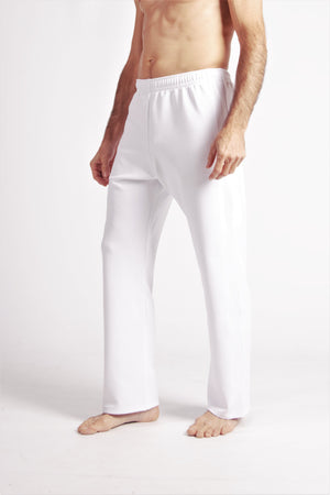 Flying Dance Pants es un pantalón de danza técnico unisex para entrenamiento de baile, danza contemporánea, acrobacia, yoga, artes marciales, pilates y cualquier disciplina vinculada al movimiento. Ideal para el trabajo de suelo, con un tejido resistente, deslizante y super absorbente. Color Blanco y Blanco